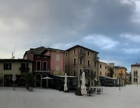 Casa Porto Vecchio 3* 佩斯基耶拉德加达